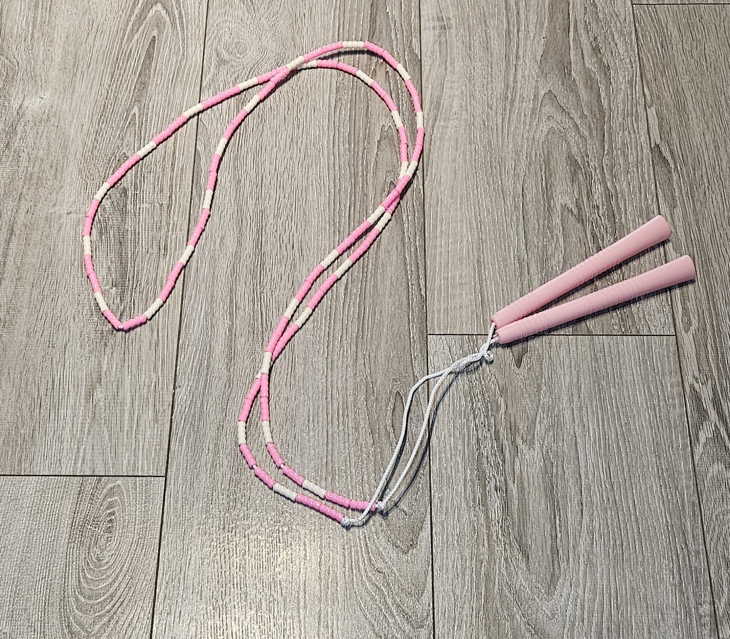 Corde à sauter perlée - Collection Éphémère - Rose et blanche