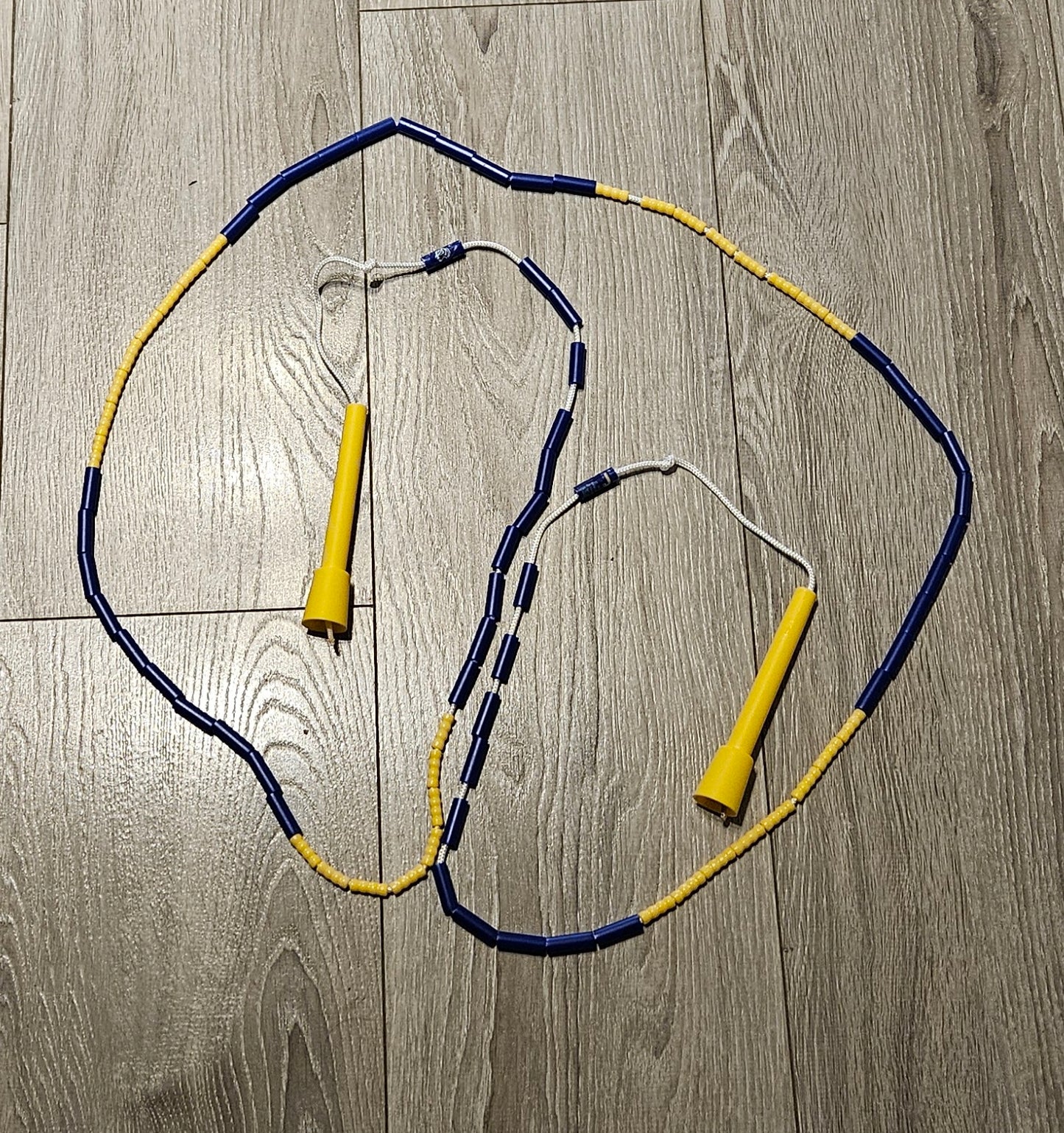 Corde à sauter perlée - Collection Éphémère - Bleue et jaune