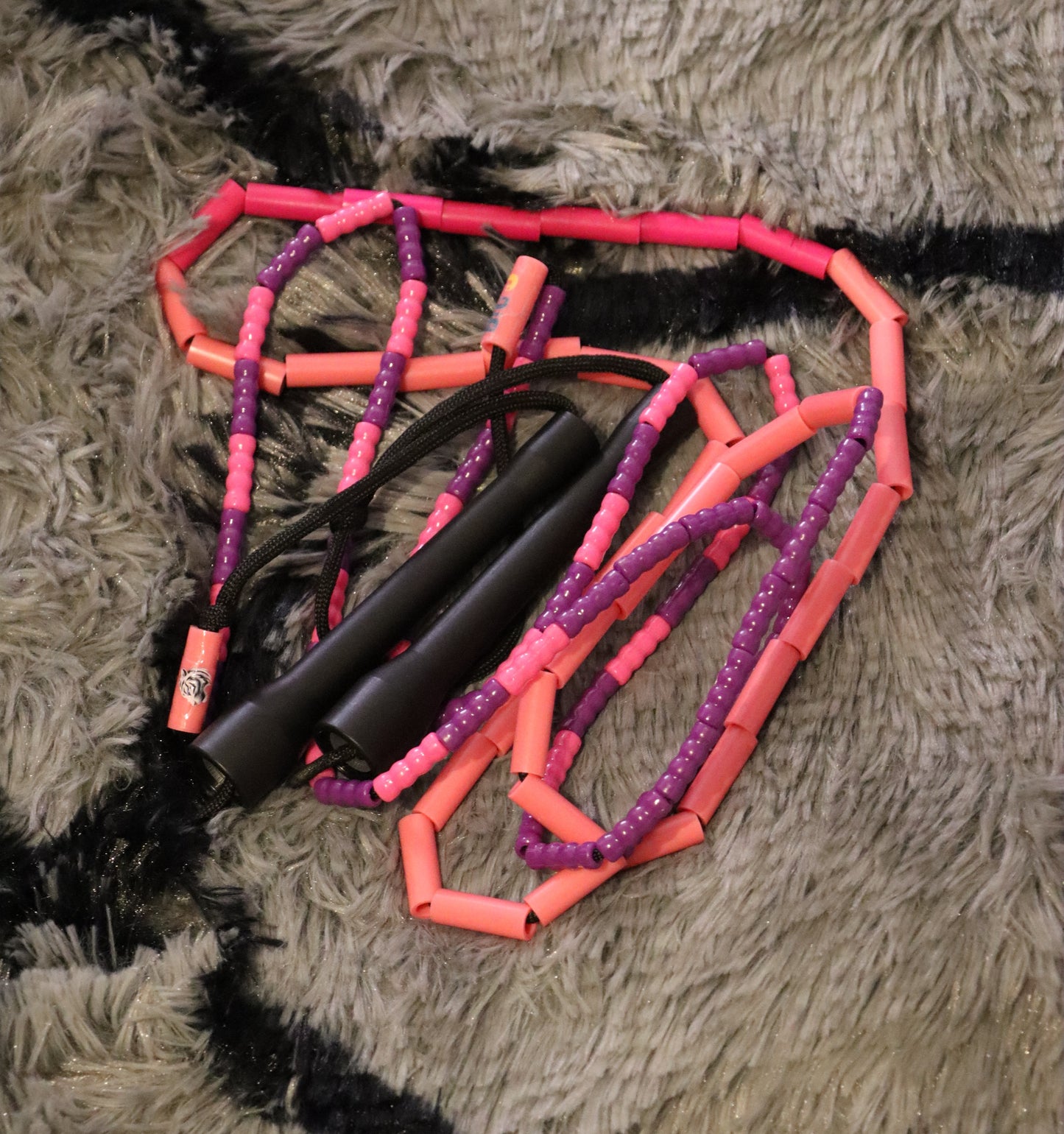 Corde à sauter perlée - Collection Éphémère - Noire rose violette