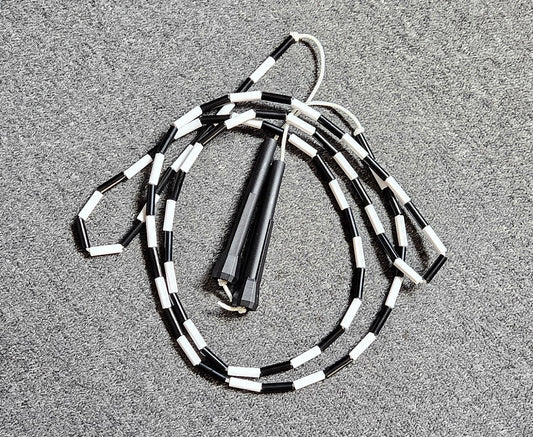 Corde à sauter perlée - Collection Éphémère - Noire et blanche