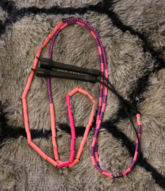 Corde à sauter perlée - Collection Éphémère - Noire rose violette
